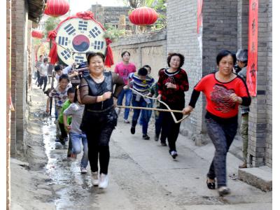 山西襄汾县尉村举办中国的“狂